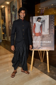 Follow actor Purab Kohli's 'dhoti pants' style file to stand out at a family function 
